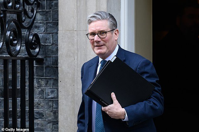 El Pentágono critica a Keir Starmer por los ataques de Estados Unidos a Irán, mientras que Kemi Badenoch dice que tiene “miedo” de sus propios votantes.