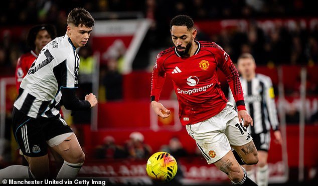 Newcastle “vivirá o morirá” en su contratación y ahora mismo están sangrando: así es como Man United los dejó atrás en su traspaso, desde los errores dañinos del verano pasado hasta un giro cruel que los detuvo.