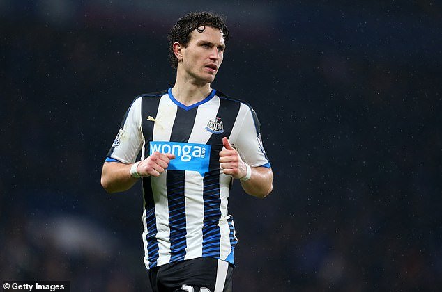 La ex estrella del Newcastle, de 36 años, revela que es adicto a la cocaína y que su matrimonio ha terminado, en una admisión desgarradora