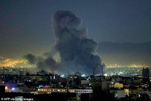 Como ex soldado, no lo digo a la ligera. Pero me temo que estamos experimentando el estallido de la Tercera Guerra Mundial, a cargo del ex comandante británico de la OTAN RICHARD SHIRREFF.