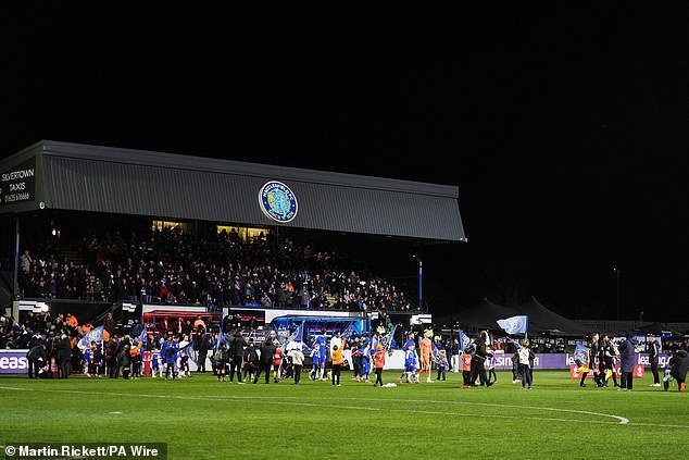 Los héroes de la Copa FA son objeto de un presunto ataque incendiario después de que los bomberos lucharon para controlar el incendio del estadio, y se tomó una decisión para su partido de campeonato este fin de semana.