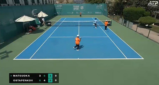 Vea el aterrador momento en que las estrellas del tenis se vieron obligadas a huir de la cancha después de la explosión de un dron