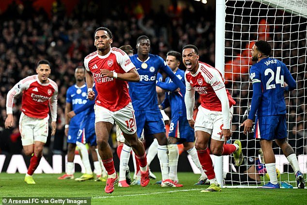 Los palcos de seis metros se llenan como Piccadilly Circus en hora punta… Si continúa esta obsesión por las jugadas a balón parado, el deporte rey no durará mucho tiempo, advierte DAVID PLEAT