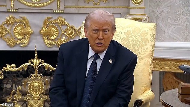 Starmer saca lo ‘Grande’ de Gran Bretaña: un primer ministro ‘estratégicamente analfabeto’ al que Trump se burla diciendo que ‘no es Churchill’… con la flota naval varada en el puerto mientras la base británica es atacada, dejando a ‘Nelson dando vueltas en su tumba’