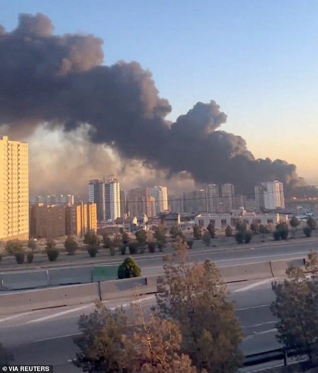 Irán ha sido golpeado por una nueva serie de ataques con misiles después de que un ataque con drones sacudiera una base de la CIA en Arabia Saudita.