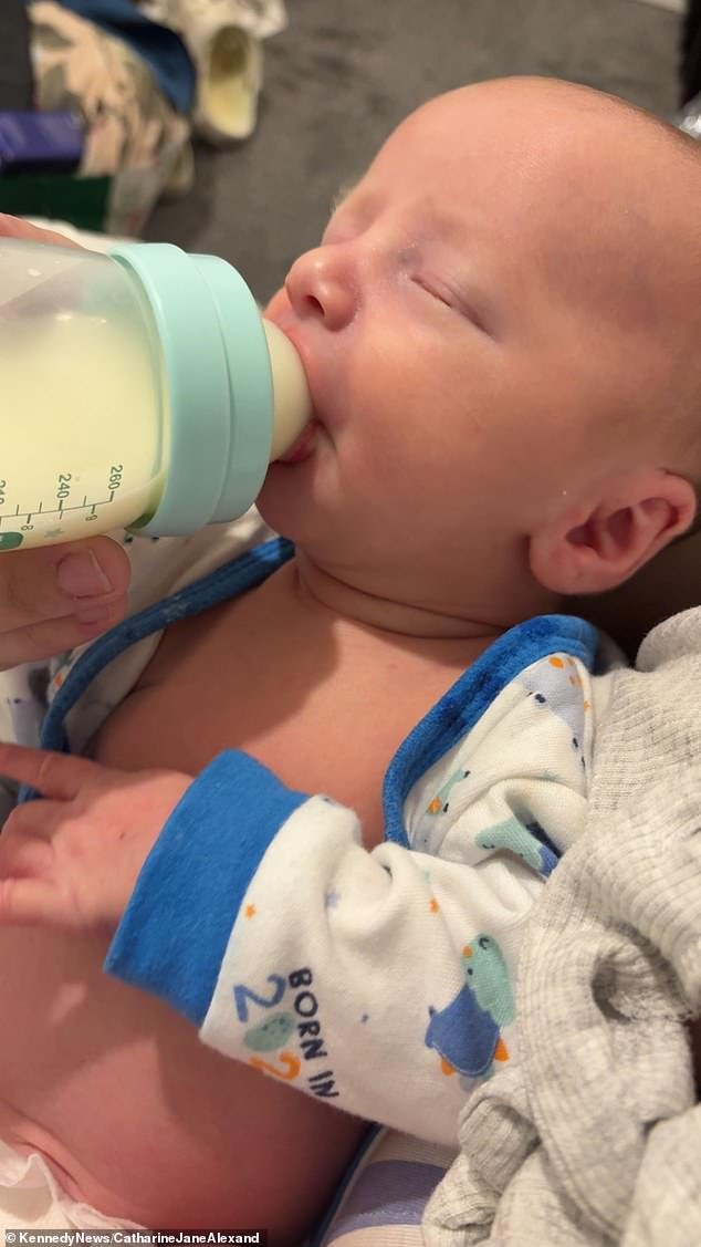 Bebé recién nacido pasó meses en agonía después de ser alimentado involuntariamente con TRES fórmulas para bebés ‘tóxicas’