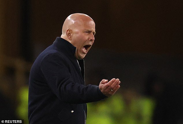 Revelado: Angry Arne Slot a puerta cerrada se disfraza de estrellas récord del Liverpool por dejar entrar a los ganadores del tiempo adicional