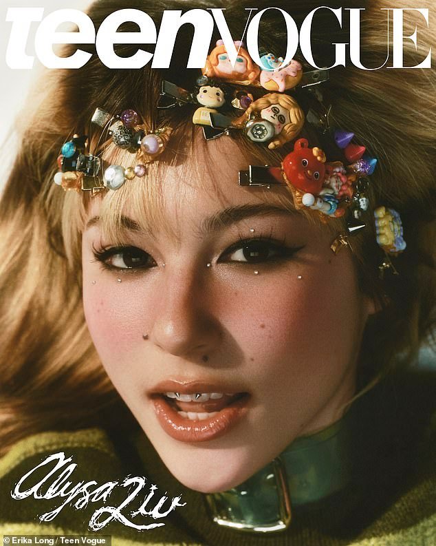 La estrella de los Juegos Olímpicos de Invierno de EE. UU., Alysa Liu, admite que está dispuesta a “poner en peligro” su carrera de patinaje artístico por sus amigos mientras posa para Teen Vogue