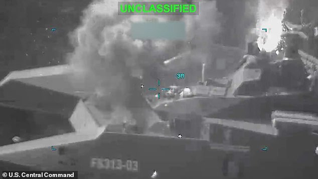 Los vídeos más impactantes de los primeros diez días de la guerra de Irán, que incluyen explosiones de bombas, aviones derribados y devastadores ataques con torpedos.