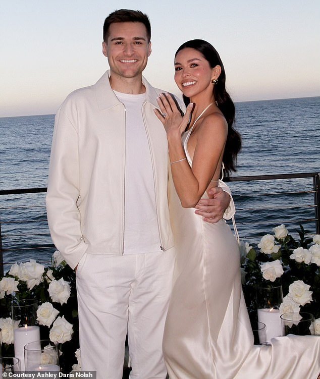 Los estadounidenses varados arremeten contra Trump después de que “no se les ofreció ayuda” en Medio Oriente, mientras que las estrellas MAGA regresan a casa en avión.