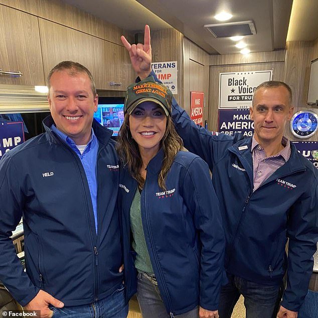 Lewandowski se niega a decir si dejará el DHS y, en cambio, elogia el “tremendo éxito” de Trump tras la destitución de Noem.