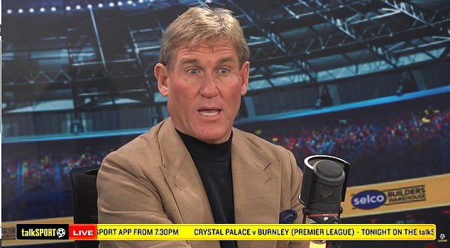 Simon Jordan DEFIENDE a los fanáticos del Leeds acusados de racismo por abuchear cuando se detuvo el partido de la Premier League para que los jugadores musulmanes rompieran el ayuno del Ramadán, y ofrece una explicación alternativa
