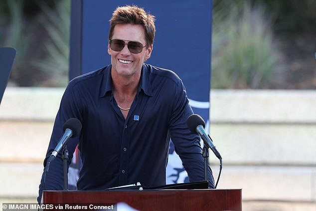 El torneo de fútbol saudita de Tom Brady busca sede de última hora en Estados Unidos en medio de la escalada de la guerra en Medio Oriente