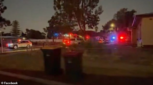 Bebé de nueve meses encontrado muerto en casa de Elizabeth Downs con montones de basura infantil, incluido un orinal, en el frente, mientras arrestan a una mujer de 31 años