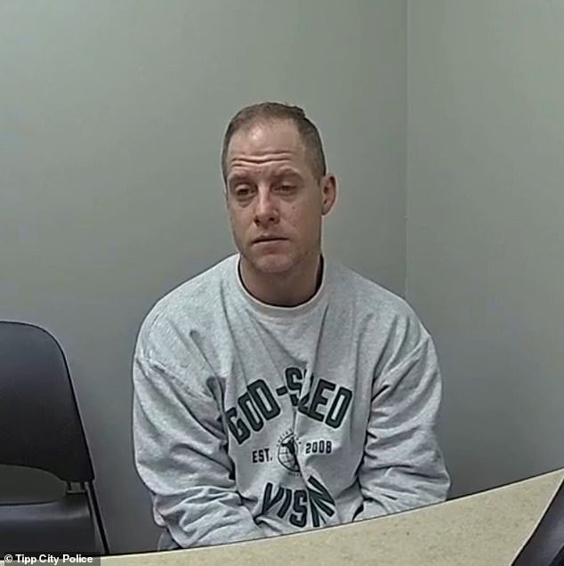 Los hijos del alumno de American Idol, Caleb Flynn, buscan una orden de restricción para proteger las finanzas familiares mientras está encarcelado por presunto asesinato de su esposa.