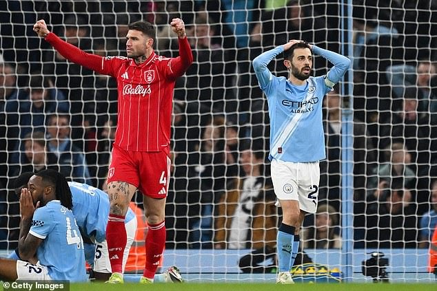 El agitado Bernardo Silva advierte a sus compañeros del Manchester City tras el golpe a la lucha por el título de la Premier League, antes de cinco partidos clave