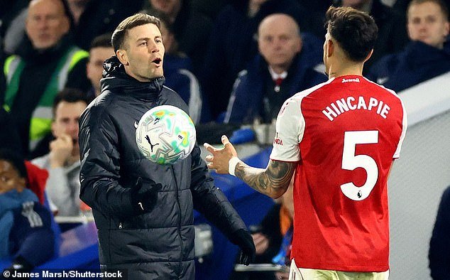 Por qué no debería sorprendernos el arrebato de Fabian Hurzeler en el Arsenal: el técnico del Brighton era un centrocampista impetuoso y una vez estuvo en guerra con otros entrenadores… ¡y él mismo no es ajeno a las artes oscuras!
