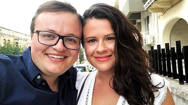 El diputado laborista escocés dimite tras las acusaciones de espionaje chino de su marido