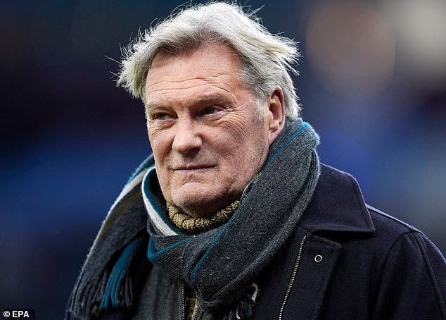 Glenn Hoddle, de 68 años, se propone intervenir y salvar al Tottenham mientras cae en picado hacia el descenso con Igor Tudor ya bajo presión después de solo tres partidos.