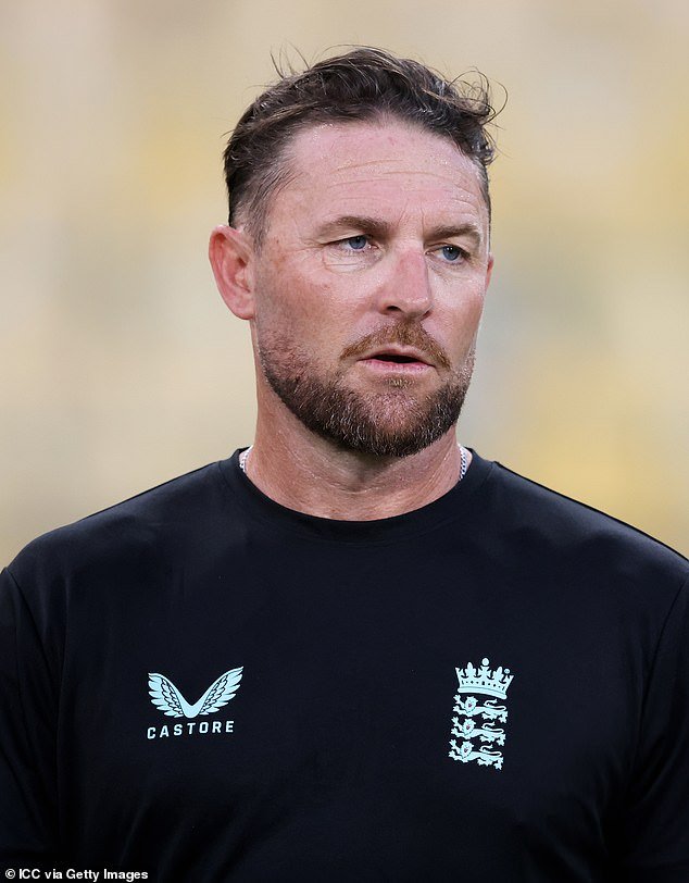 Brendon McCullum conservará su puesto como entrenador de Inglaterra, pero tendrá que demostrar que su equipo ha aprendido de los duros enfrentamientos y del desastroso Ashes.