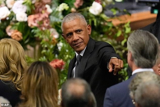 El gesto no tan sutil de Obama hacia los candidatos de 2028 genera revuelo en el funeral repleto de estrellas del héroe demócrata Jesse Jackson