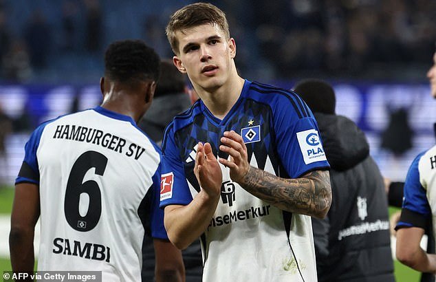 ¿Será este el comienzo del gran éxodo de los Spurs? Barcelona y Bayern Munich lideran la carrera por el defensa de 19 años, en medio de una fuerte temporada de préstamo, mientras los equipos amenazados por el descenso identifican un nuevo candidato a director deportivo.