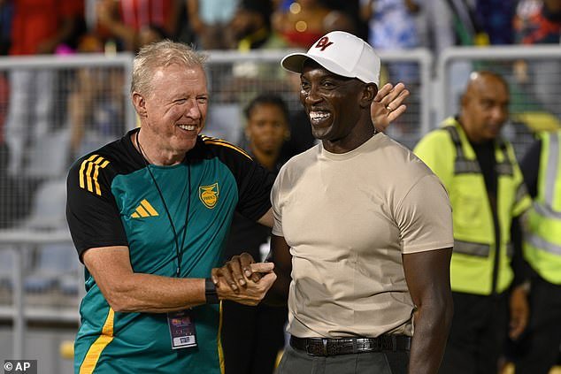 Dentro de la tumultuosa carrera como entrenador del ex-Dwight Yorke de Katie Price: la leyenda del Man United dejó el club australiano ‘Pub Squad’ en estado de shock y abandonó su país de origen por una disputa salarial