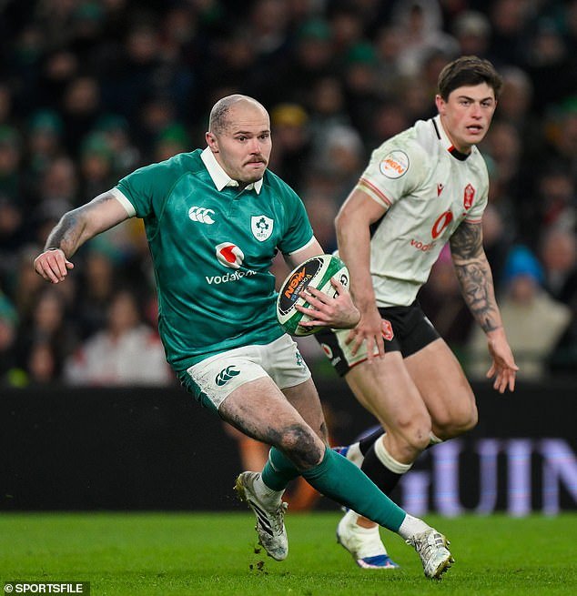 Hubo un ERROR táctico importante que casi le costó caro a Irlanda cuando Gales enardecido llevó a los hombres de Farrell a una pelea de perros que no les convenía…