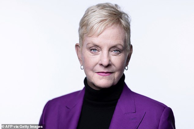 La viuda del senador John McCain revela que estuvo atrapada en Dubai en medio de la guerra con Irán mientras los estadounidenses en el extranjero estaban furiosos por haber sido “abandonados”