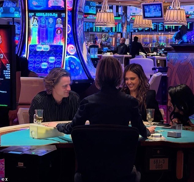 La verdad emerge detrás de los rumores de citas entre Joe Burrow y Jessica Alba después de su noche salvaje juntos en Las Vegas