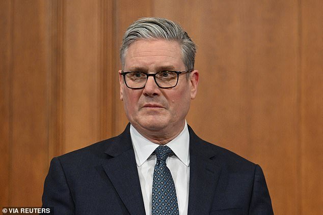 La humillante llamada telefónica de Starmer a Trump mientras los ministros ‘consideran congelar las facturas de energía’ después de la guerra hace que los precios del gas se disparen