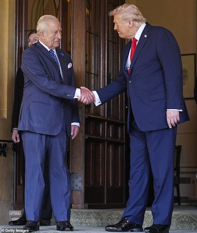 ¿Se podría CANCELAR la visita de Estado del Rey a Estados Unidos? Downing Street se niega a confirmar que el viaje de Charles y Camilla a Estados Unidos tendrá lugar después de que Donald Trump atacara a Gran Bretaña por los ataques a Irán.