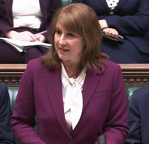 Reeves dice a los británicos que se preparen para que la guerra de Trump contra Irán los golpee en el bolsillo: el canciller advierte sobre el aumento de la inflación en medio de temores de que la gasolina pueda alcanzar el récord de £ 2 por litro