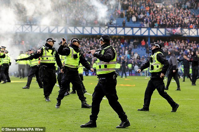 Los ultras de Old Firm deben aceptar que el panorama ha cambiado y adaptarse o disolverse… las escenas vergonzosas en Ibrox la semana pasada no deben volver a verse nunca más.