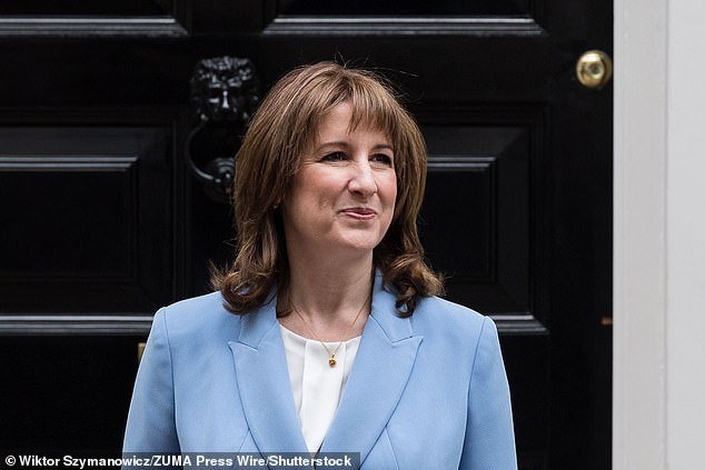 Un tsunami financiero se dirige hacia Gran Bretaña debido a la guerra en Irán, y dejará al Reino Unido aún más pobre en los años venideros. Esta es la razón por la que las familias que intentan pagar sus facturas serán las que más sufrirán: ALEX BRUMMER