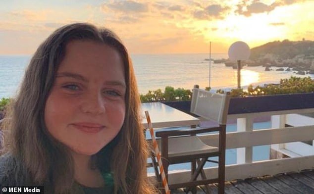 Advertencia del forense después de que una colegiala de 14 años “en forma y saludable” muriera días después de sentirse enferma con “dolores de estómago”