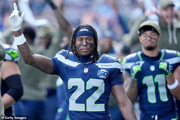 Los fanáticos quedaron atónitos por el enorme nuevo contrato del receptor abierto estrella de los Seahawks mientras los campeones del Super Bowl gastan GRANDE nuevamente: ‘pagado en exceso desesperado’