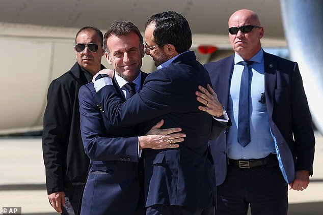 ¡La Armada francesa navega ahora al rescate! Macron da una calurosa bienvenida a Chipre y se compromete a proteger el Estrecho de Ormuz