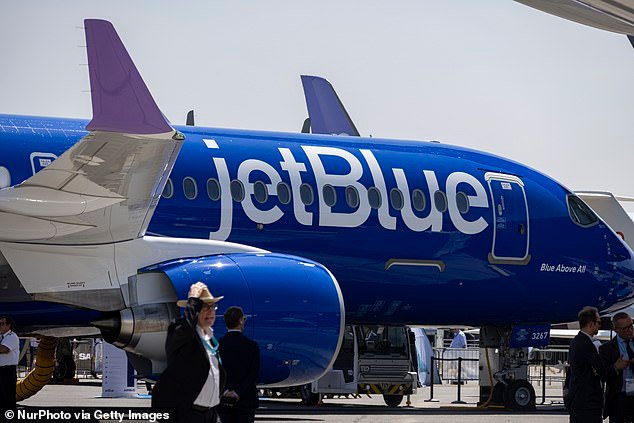 Se realizó una parada en tierra para todos los vuelos de JetBlue en los EE. UU. mientras la aerolínea trabaja para evitar el caos en el aeropuerto