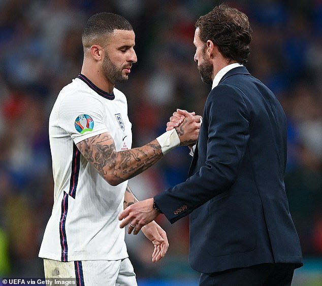 Kyle Walker habla sobre el sorpresivo retiro de Inglaterra antes de la Copa del Mundo y afirma que los Tres Leones ‘pierden la mentalidad’ para ganar partidos importantes en torneos durante su carrera internacional.