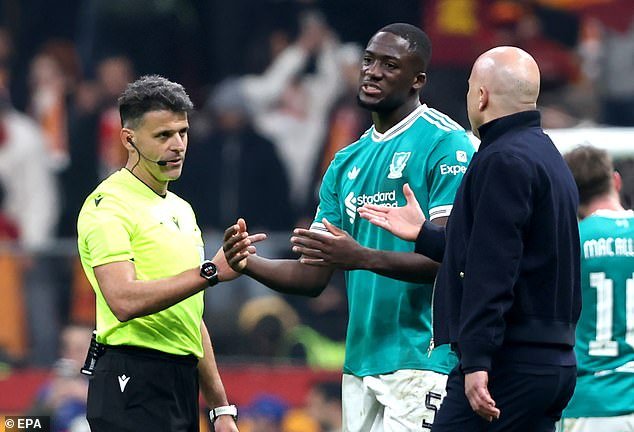 Galatasaray – Liverpool 0-1: los hombres de Arne Slot tuvieron suerte de escapar de una paliza en Estambul, escribe LEWIS STEELE, después de una serie de errores descuidados y la anulación de un gol MUY controvertido