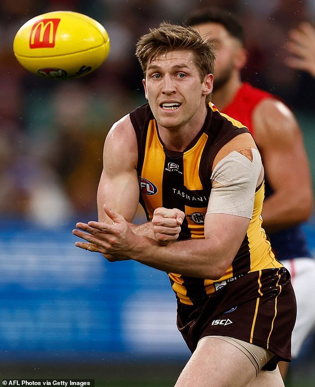 Dos estrellas del fútbol finalmente admiten estar encarceladas en Estados Unidos después de mantener en secreto sus arrestos durante meses.