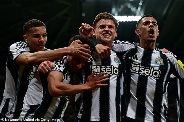 Newcastle mostró poco respeto por el Barcelona y el grito de guerra de Eddie Howe funcionó, y la improbable estrella recibió una gran ovación después de su mejor actuación, escribe CRAIG HOPE.