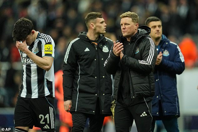 Eddie Howe revela su ‘devastación’ en la Liga de Campeones después de que un penalti tardío negara la famosa victoria del Newcastle sobre el Barcelona