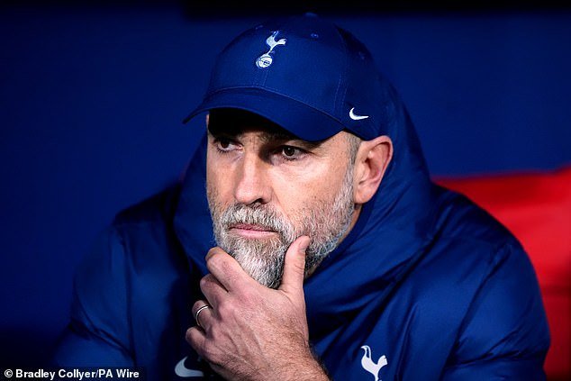 El héroe de culto del Tottenham arremete contra Igor Tudor, llamándolo “uno de los peores entrenadores que existen” e insiste en que quien lo haya designado debe ser despedido: “El club no se merece esta mierda”