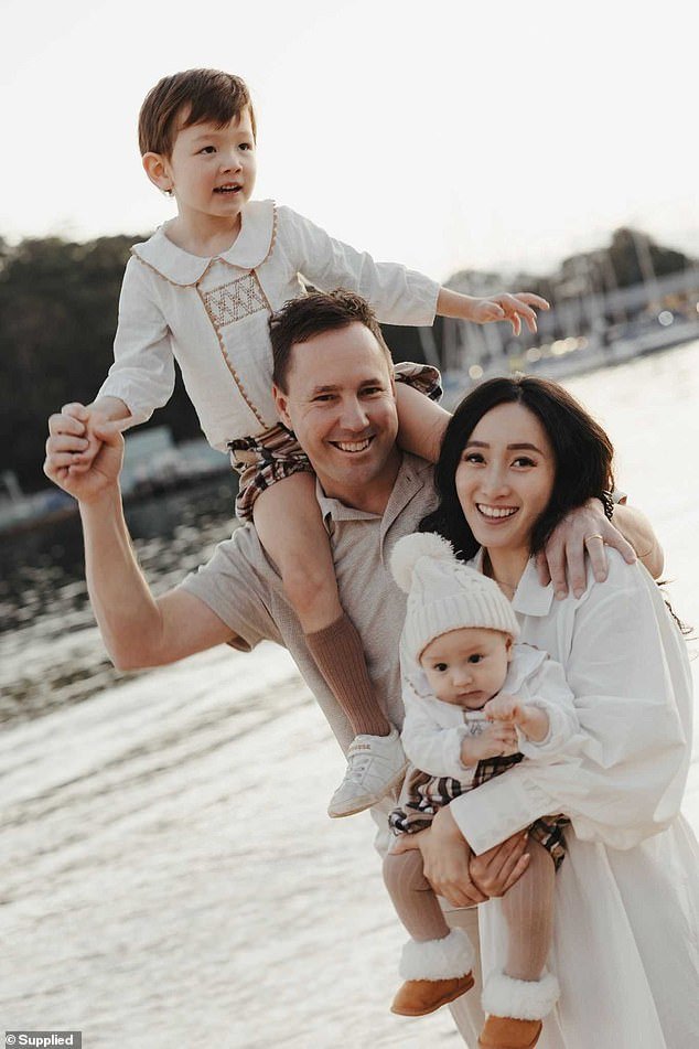 Advertencia urgente a medida que aumentan los casos de enfermedades contagiosas en una gran ciudad: un bebé enferma en un vuelo lleno de gente desde Bali