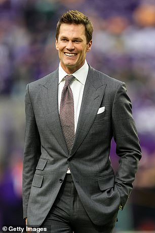 Tom Brady genera más rumores de romance cuando lo ven saliendo de una fiesta con la ex de Scooter Braun… después de las apasionantes especulaciones de Alix Earle