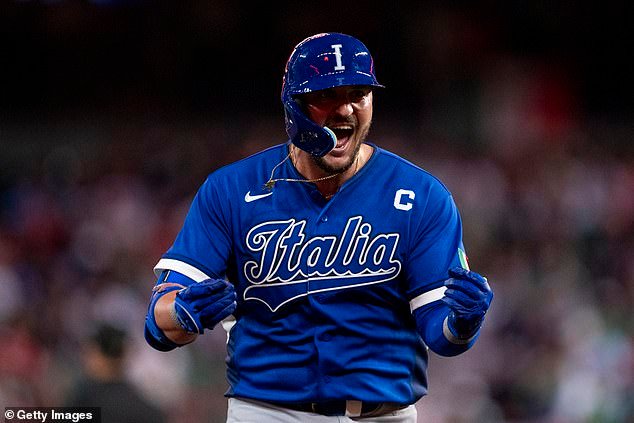 Estados Unidos evita por poco la humillante eliminación del Clásico Mundial de Béisbol cuando Italia vence a México con un histórico jonrón del capitán.