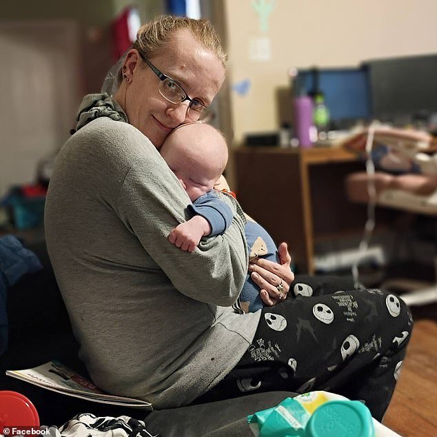 Mujer entregó lasaña con drogas a su familia en un retorcido intento de ‘inducir un aborto espontáneo’