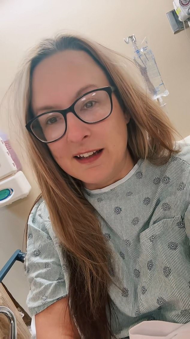 Mamá estrella de Internet, de 47 años, muere después de que una operación de abdominoplastia la dejara con daño cerebral severo